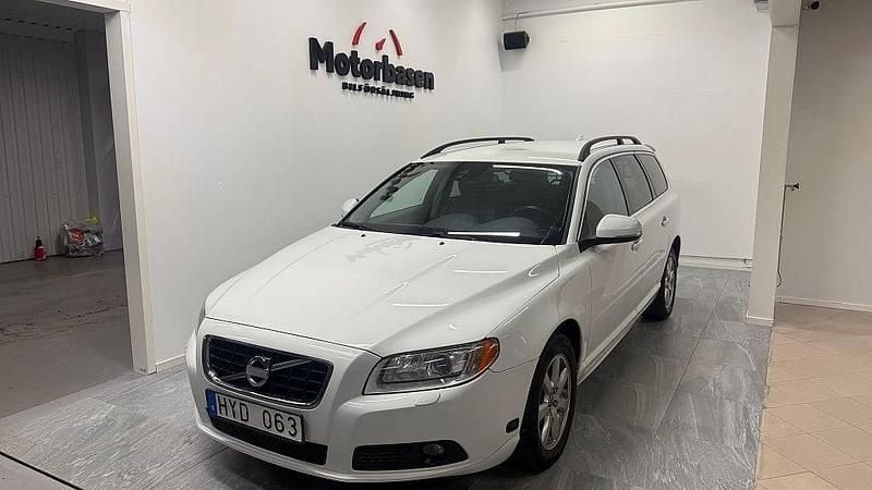 Begagnad Volvo V70 Momentum 179 HK (131 kW) 2013 Vit Kombi