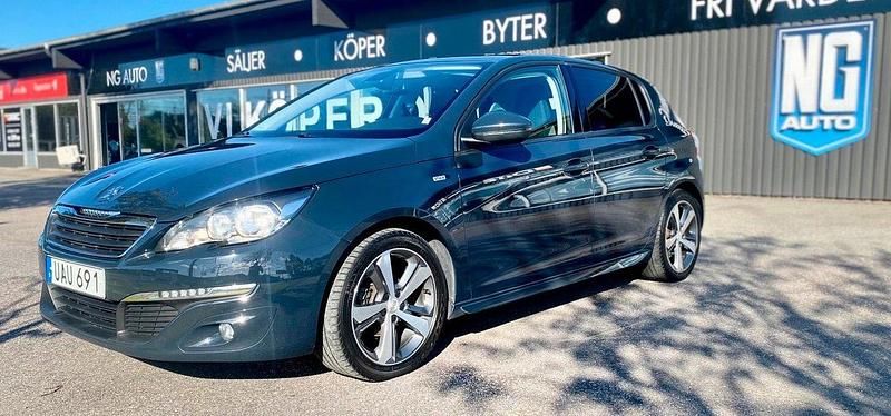 Mörkgrå (grå) Begagnad 2016 Peugeot 308 Halvkombi | 94 900 kr (Marknadspris) - Bild 1/4