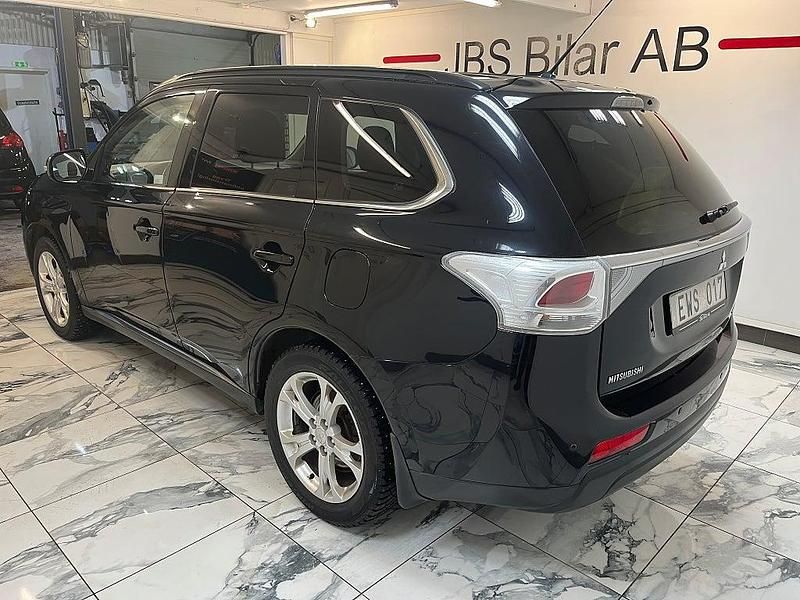 Begagnad Mitsubishi Outlander Comfort Edition 150 HK (110 kW) 2013 Svart SUV