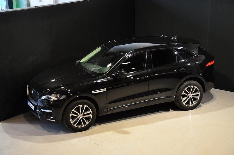 Svart Begagnad 2019 Jaguar F-Pace R-Sport SUV | 289 000 kr (Marknadspris) - Bild 1/4
