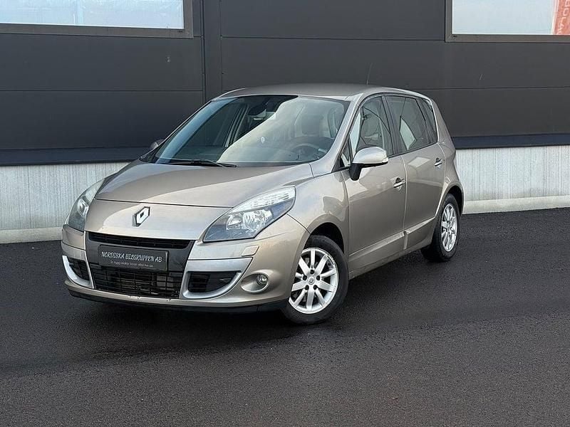 Brun Begagnad 2011 Renault Scénic III Minibuss | 64 800 kr (Marknadspris) - Bild 1/4