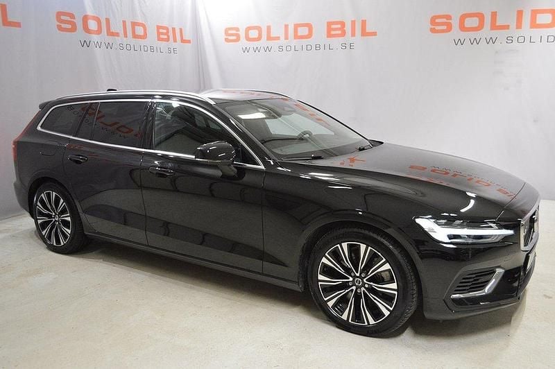 Svart Begagnad 2023 Volvo V60 Core Kombi | 429 900 kr (Marknadspris) - Bild 1/4
