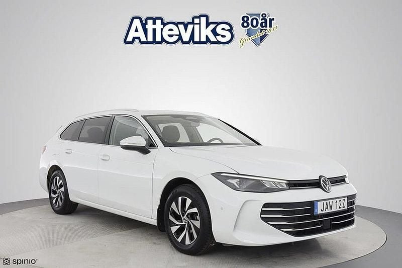 Vit Begagnad 2024 VW Passat Business Kombi | 338 600 kr (Lite dyr) - Bild 1/4