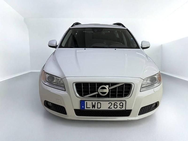 Begagnad Volvo V70 Momentum 116 HK (85 kW) 2012 Vit Kombi