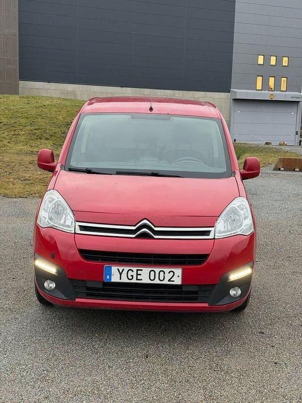 Röd Begagnad 2018 Citroën Berlingo Minibuss | 59 000 kr (Marknadspris) - Bild 1/4