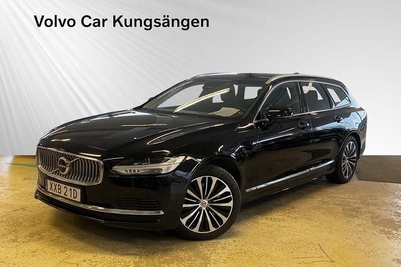 Begagnad Volvo V90 Core 350 HK (257 kW) 2022 Svart Kombi