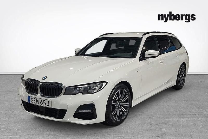 Vit Begagnad 2022 BMW 320 M Sport Kombi | 329 900 kr (Marknadspris) - Bild 1/4