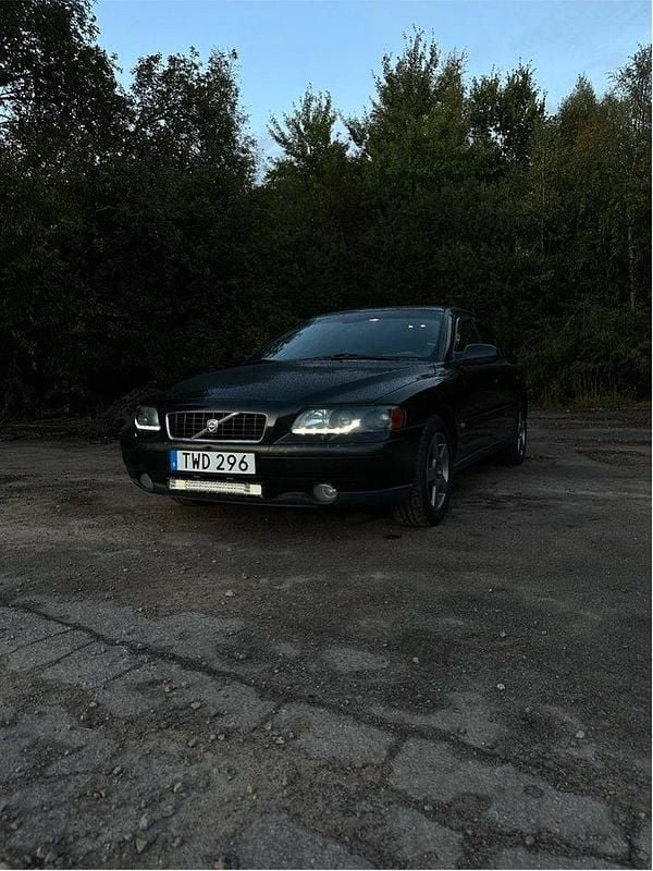Svart Begagnad 2003 Volvo S60 Business Edition Sedan | 30 000 kr (Lite dyr) - Bild 1/4