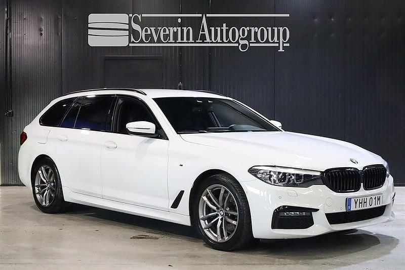 Vit Begagnad 2019 BMW 520 M Sport Kombi | 299 000 kr (Marknadspris) - Bild 1/4