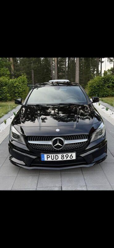 Svart Begagnad 2015 Mercedes CLA220 AMG Sedan | 159 000 kr (Bra pris) - Bild 1/4