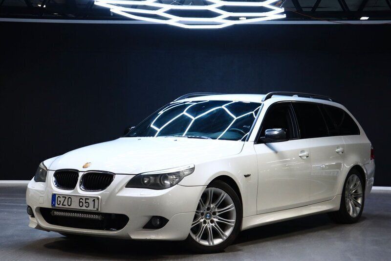 Vit Begagnad 2008 BMW 520 M Sport Kombi | 69 900 kr (Marknadspris) - Bild 1/4