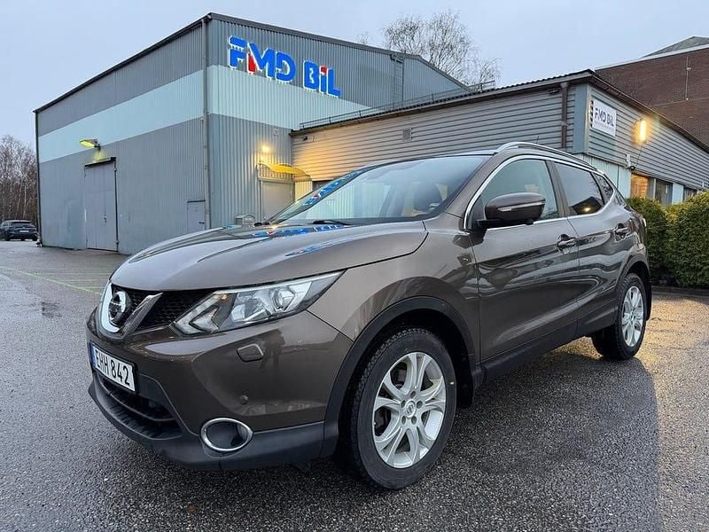 Brun Begagnad 2014 Nissan Qashqai 360º SUV | 99 700 kr (Marknadspris) - Bild 1/4