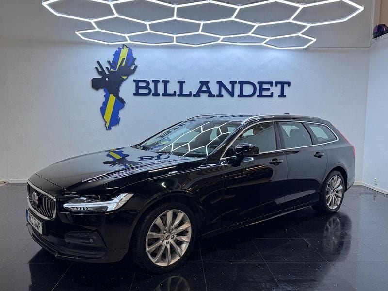 Svart Begagnad 2021 Volvo V90 Momentum Kombi | 144 900 kr - Bild 1/4