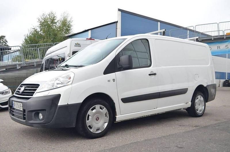 Begagnad Fiat Scudo 128 HK (94 kW) 2015 Vit Van