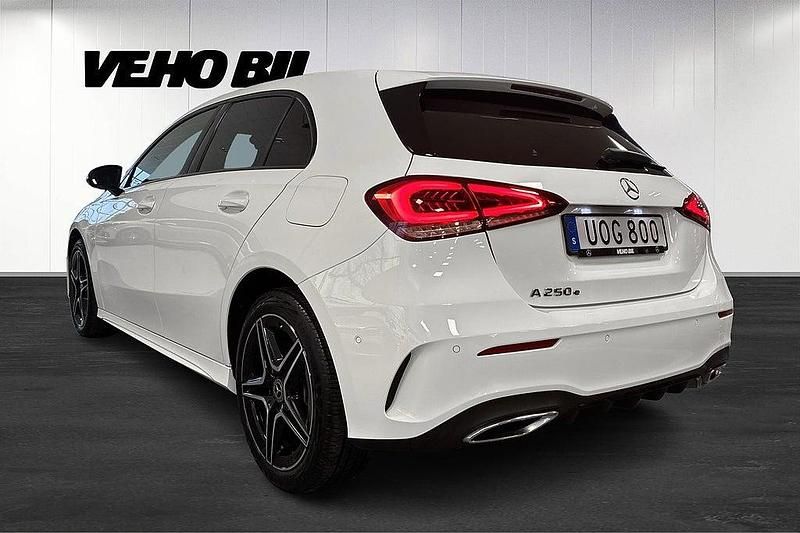 Begagnad Mercedes A250 AMG 160 HK (117 kW) 2022 Vit Halvkombi