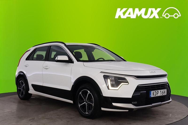 Vit Begagnad 2023 Kia Niro SUV | 239 800 kr (Bra pris) - Bild 1/4