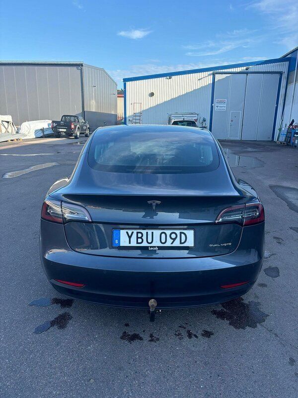 Begagnad Tesla Model 3 Long Range AWD 366 kW (498 HK) 2019 Grå Sedan