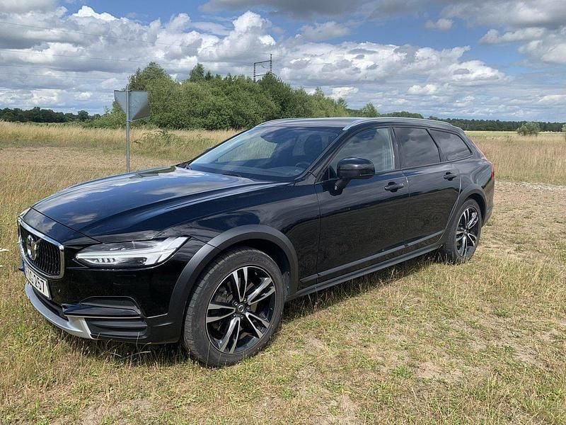 Svart Begagnad 2018 Volvo V90 CC Kombi | 210 000 kr (Marknadspris) - Bild 1/4