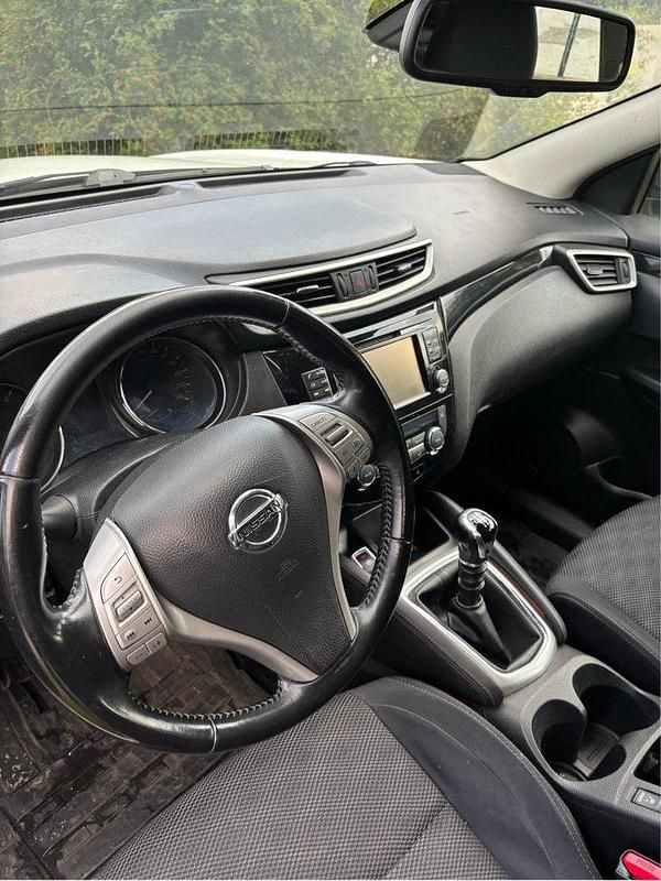 Vit Begagnad 2015 Nissan Qashqai SUV | 95 100 kr (Bra pris) - Bild 1/4