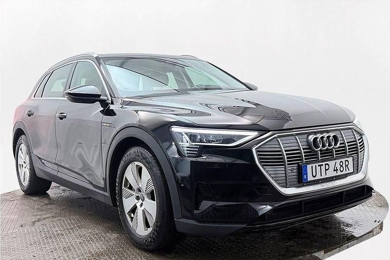 Begagnad Audi e-tron 230 kW (313 HK) 2020 Svart SUV