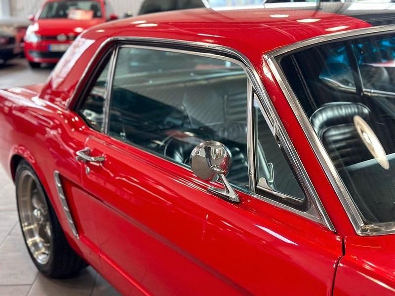 Begagnad Ford V8 203 HK (149 kW) 1965 Röd Sedan