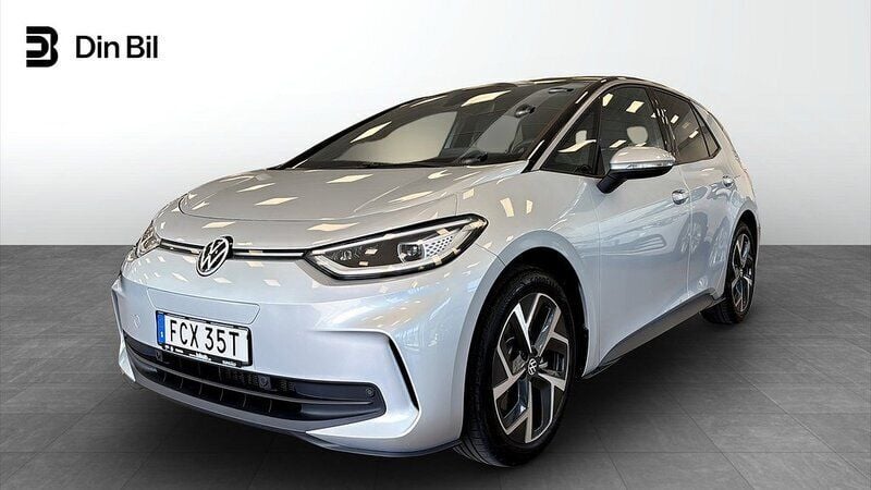 Silver Begagnad 2023 VW ID.3 Pro Halvkombi | 344 800 kr (Marknadspris) - Bild 1/4
