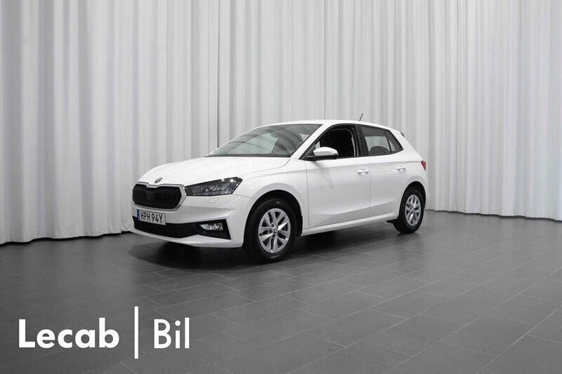 Vit (candy white) Begagnad 2024 Skoda Fabia Halvkombi | 199 500 kr (Marknadspris) - Bild 1/4