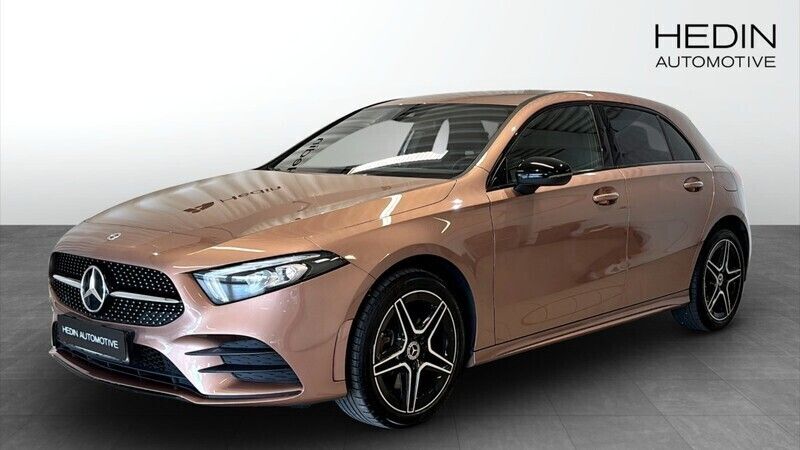 Ljusbrun (gold) Begagnad 2022 Mercedes E250 AMG line Kombi | 299 900 kr (Marknadspris) - Bild 1/4
