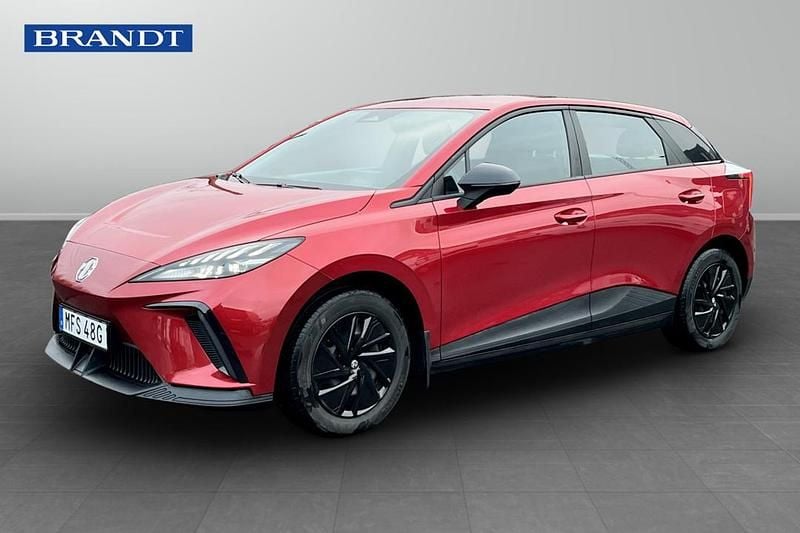 Begagnad MG MG4 EV 2023 Röd Halvkombi