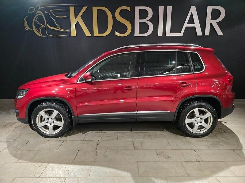 Röd Begagnad 2012 VW Tiguan Sportline SUV | 99 800 kr (Marknadspris) - Bild 1/4