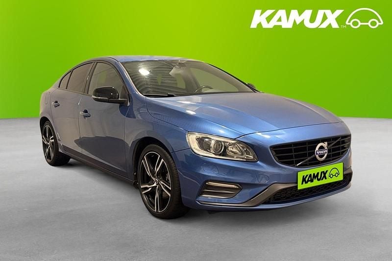 Blå Begagnad 2016 Volvo S60 R-Design Sedan | 184 800 kr (Marknadspris) - Bild 1/4