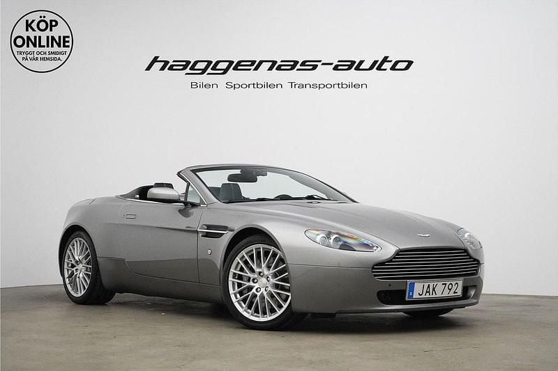 Grå Begagnad 2009 Aston Martin V8 Vantage Sportkupé | 629 000 kr - Bild 1/4