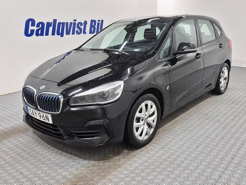 Svart Begagnad 2019 BMW 225 Active Tourer Advantage Minibuss | 189 000 kr (Marknadspris) - Bild 1/4