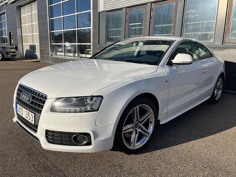 Vit Begagnad 2009 Audi A5 S-Line Sportkupé | 74 900 kr (Marknadspris) - Bild 1/4