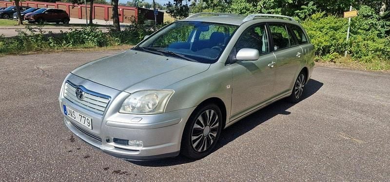 Silver Begagnad 2003 Toyota Avensis Kombi | 19 500 kr (Marknadspris) - Bild 1/4