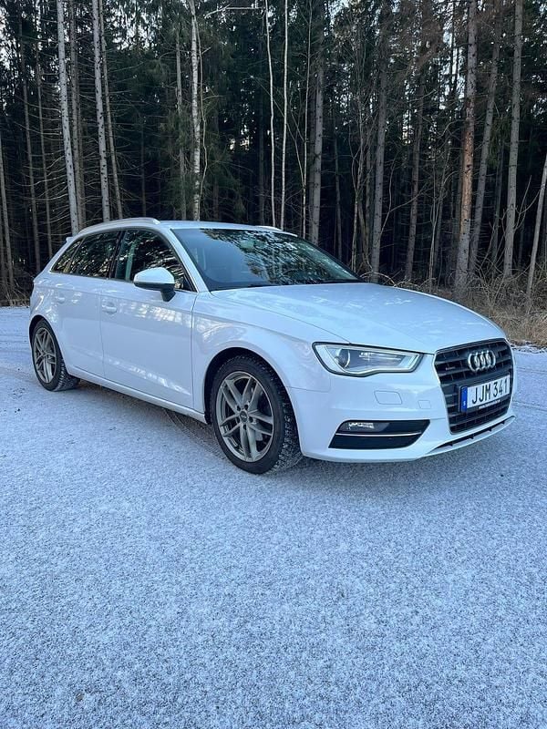 Begagnad 2014 Audi A3 Sportback Halvkombi | 144 900 kr (Marknadspris) - Bild 1/4