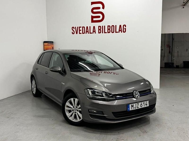 Grå Begagnad 2014 VW Golf VII Halvkombi | 86 900 kr (Marknadspris) - Bild 1/4