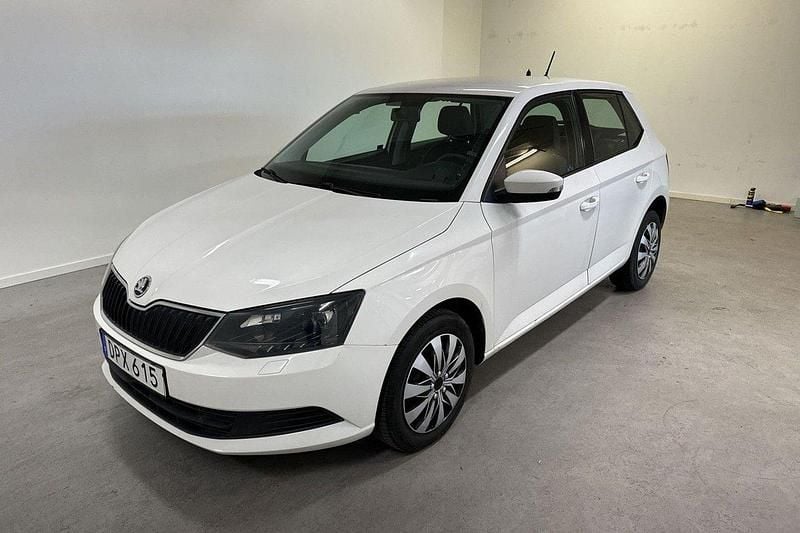 Vit Begagnad 2015 Skoda Fabia Ambition Halvkombi | 99 900 kr (Marknadspris) - Bild 1/4