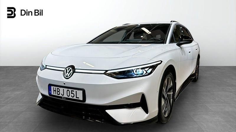 Glacier white metallic Begagnad 2025 VW ID.7 Pro Kombi | 499 900 kr (Bra pris) - Bild 1/4