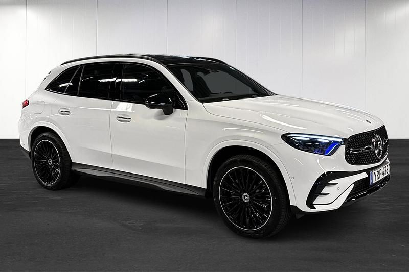 Begagnad Mercedes GLC300e AMG line 333 HK (244 kW) 2025 Svart SUV