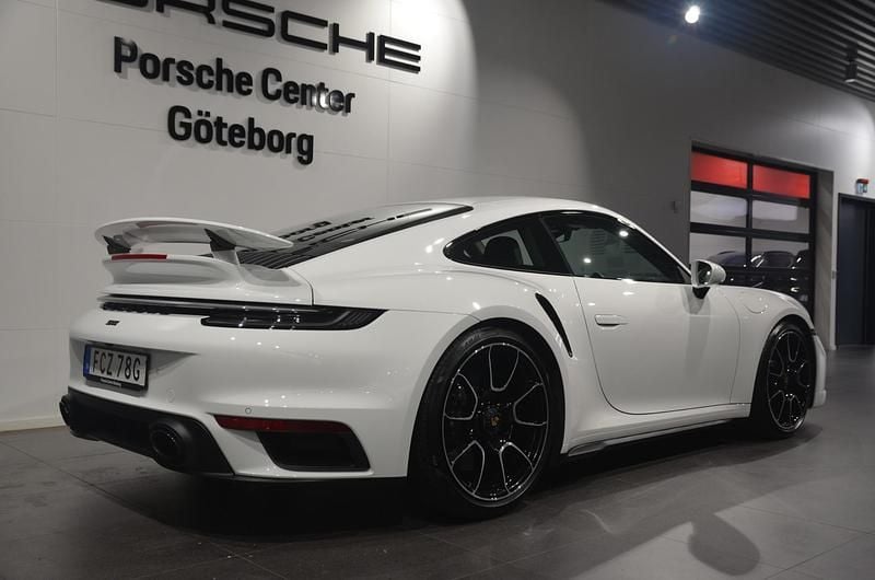 Begagnad Porsche 911 Turbo S 650 HK (478 kW) 2020 Vit Sportkupé