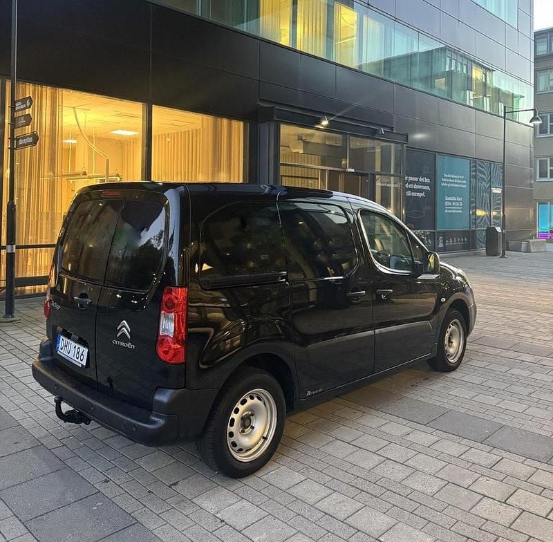 Svart Begagnad 2018 Citroën Berlingo Minibuss | 93 000 kr (Bra pris) - Bild 1/4