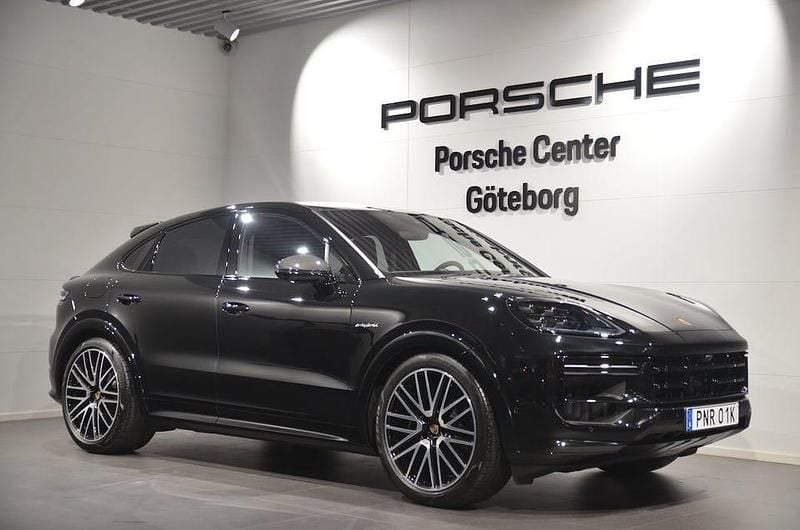 Svart Begagnad 2024 Porsche Cayenne Turbo SUV | 1 949 000 kr - Bild 1/4