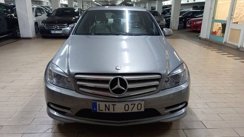 Silver Begagnad 2010 Mercedes C180 Avantgarde Sedan | 94 900 kr (Marknadspris) - Bild 1/4