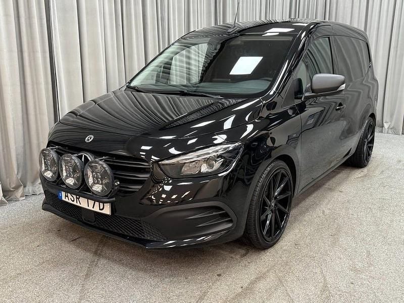 Svart Begagnad 2023 Mercedes Citan 110 Van | 199 900 kr (Bra pris) - Bild 1/4
