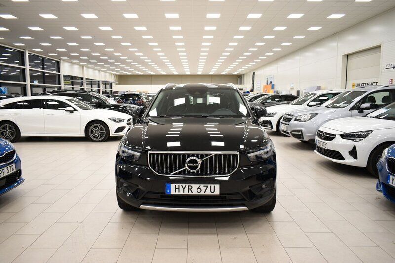 Svart Begagnad 2020 Volvo XC40 Inscription SUV | 339 900 kr (Marknadspris) - Bild 1/4