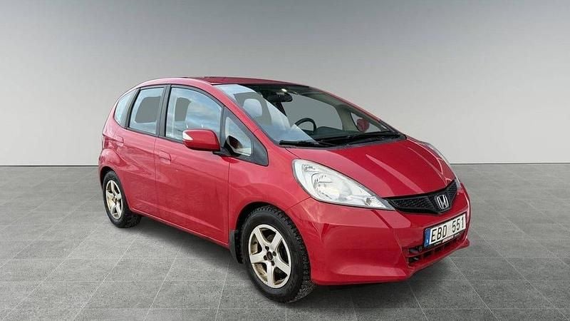 Begagnad Honda Jazz 101 HK (74 kW) 2012 Röd Halvkombi