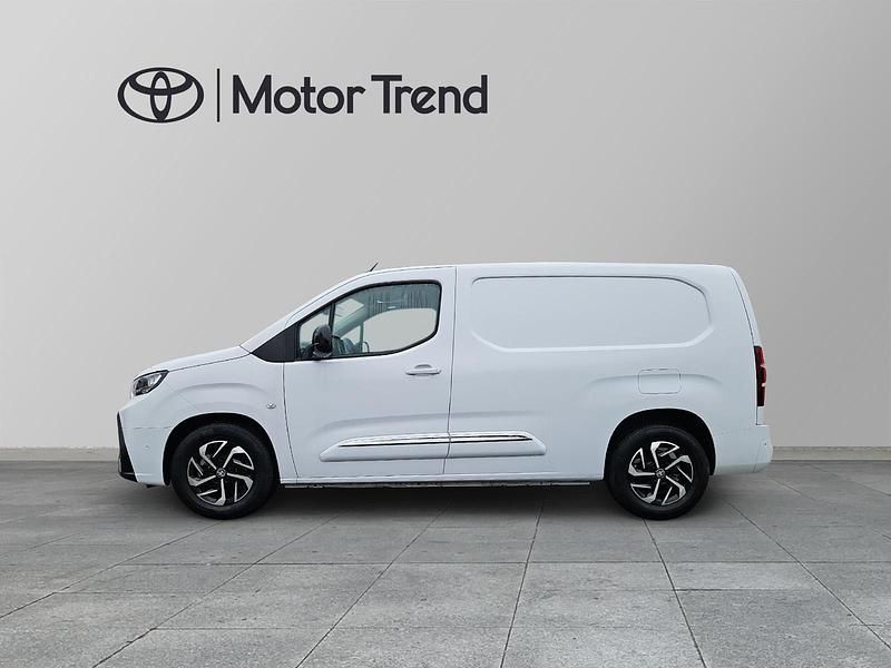 Begagnad Toyota Proace City City 100 kW (137 HK) 2024 Vit Minibuss