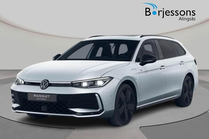 Ny 2026 VW Passat R-line | 564 900 kr (Marknadspris) - Bild 1/4
