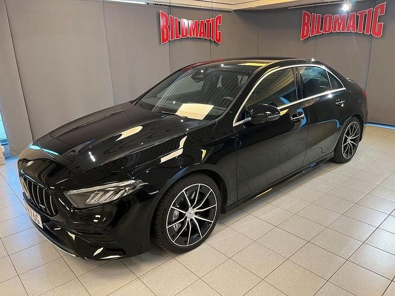 Svart Begagnad 2023 Mercedes A35 AMG AMG Sedan | 519 900 kr (Lite dyr) - Bild 1/4